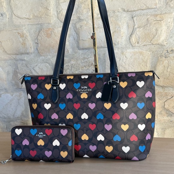 Coach - Picture 3 of 16